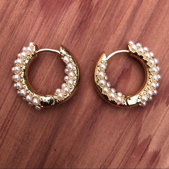 🐚White Pavè Huggie Hoops - Picture 3 of 5